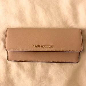 Michael Kors Jet Set Travel Soft Pink Wallet